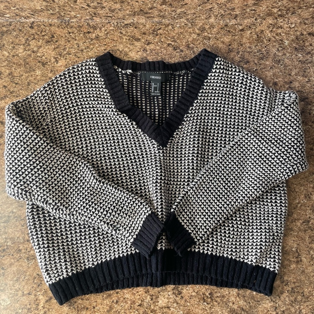 Women's Black and White Sweater